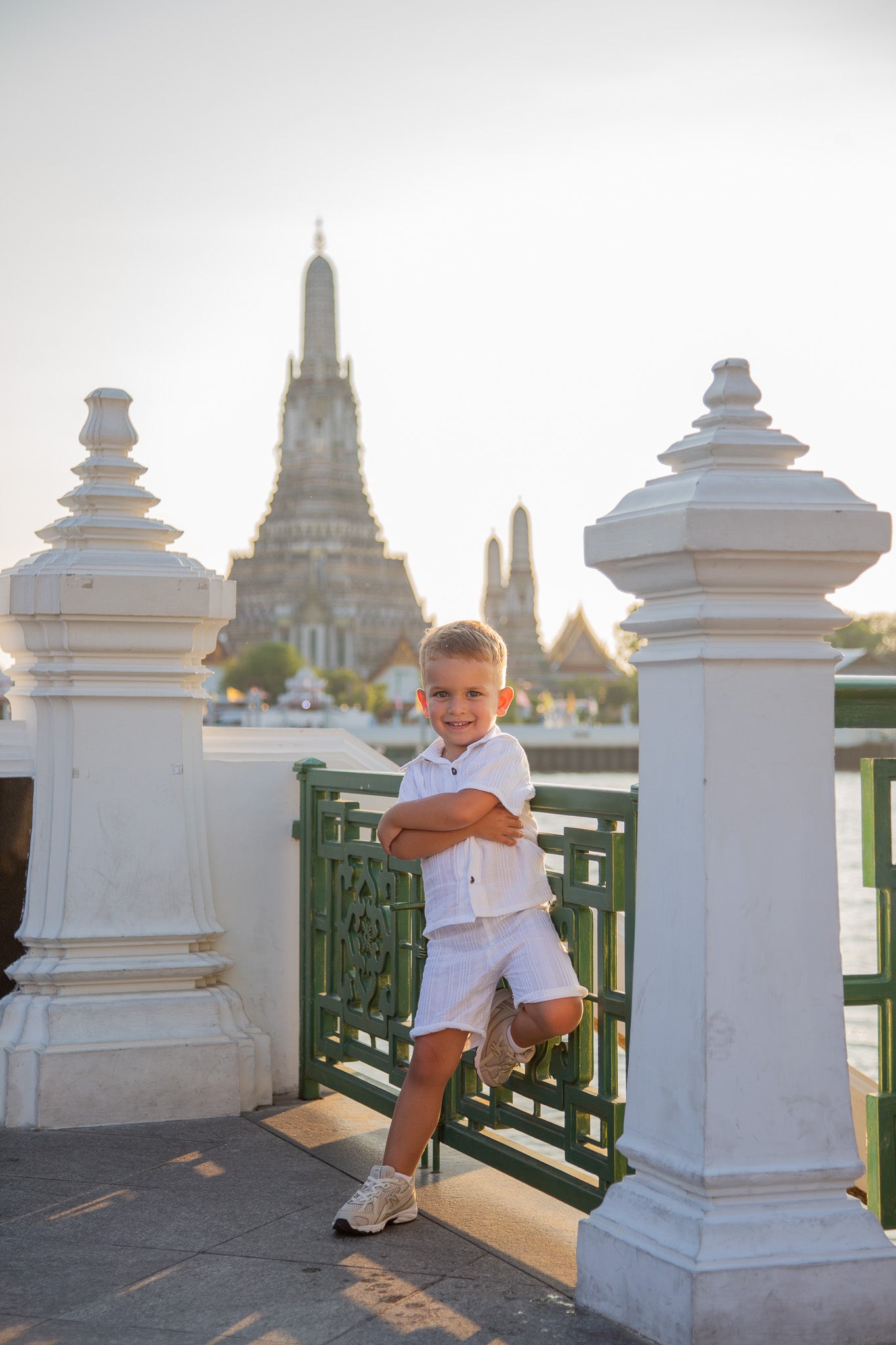 Family Wat Pho (no retouching)
