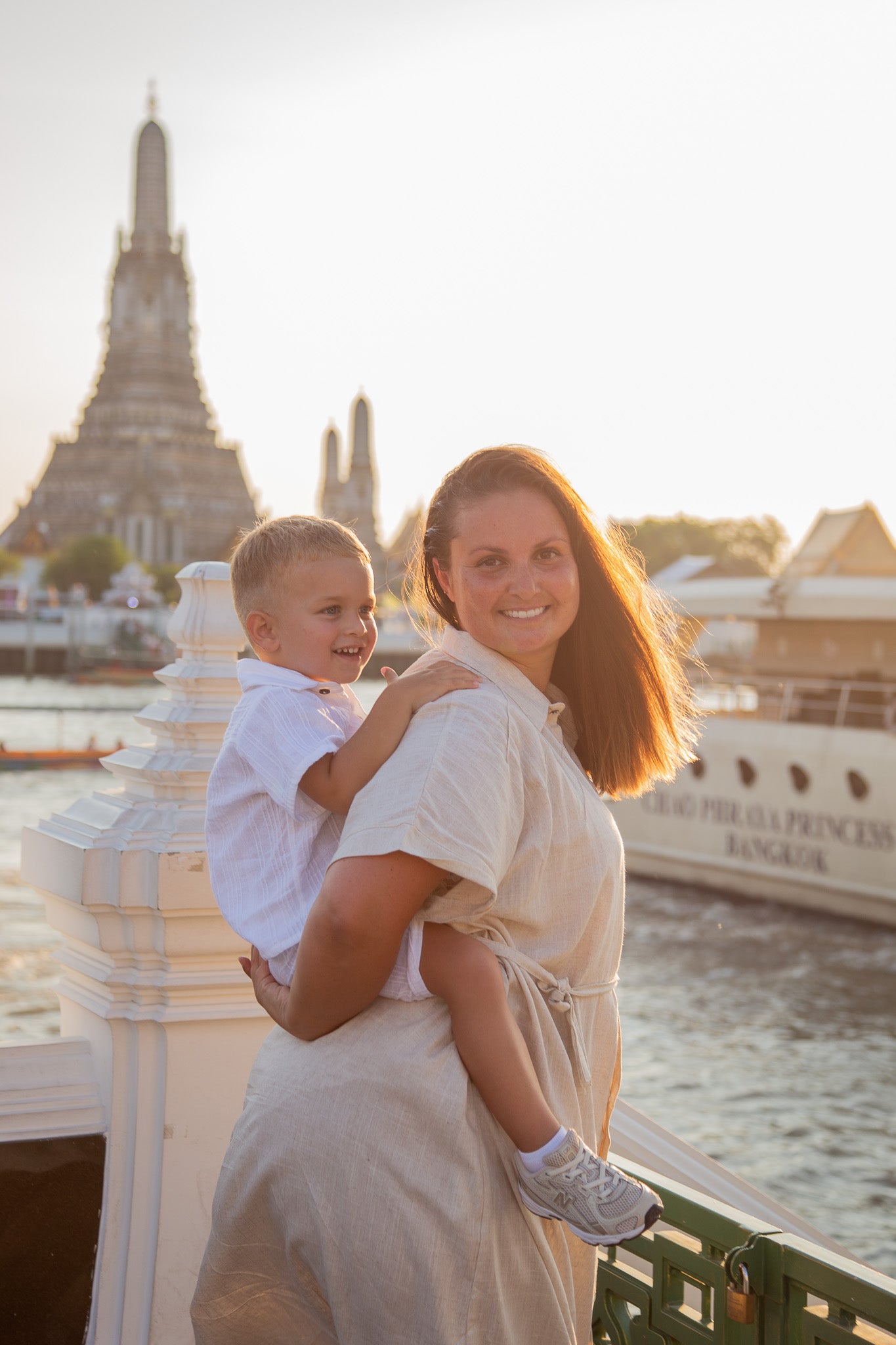 Family Wat Pho (no retouching)