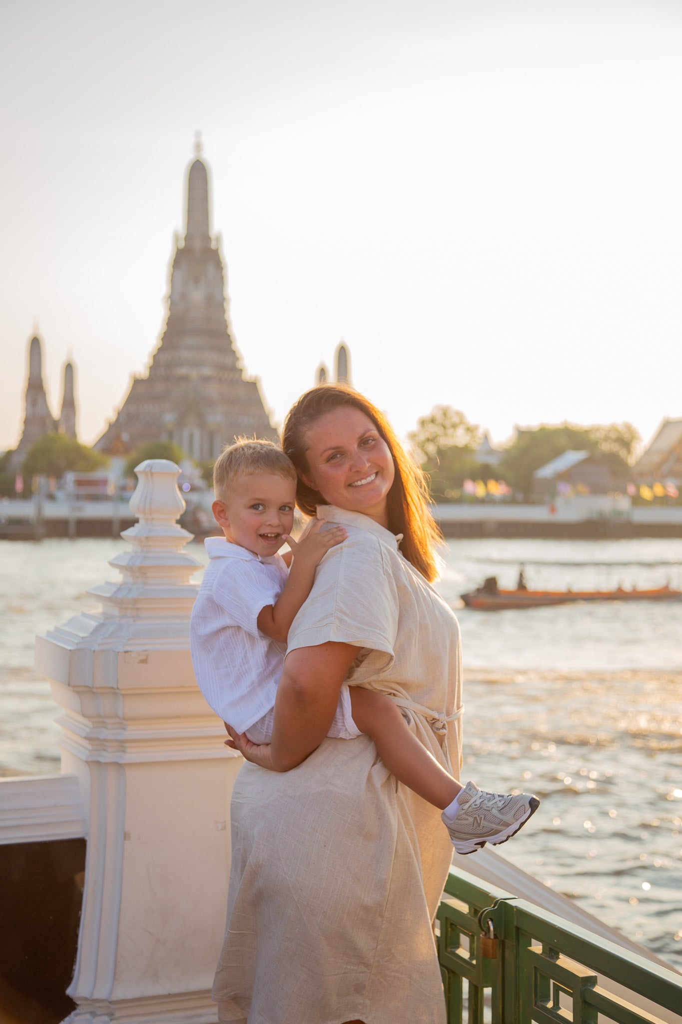 Family Wat Pho (no retouching)
