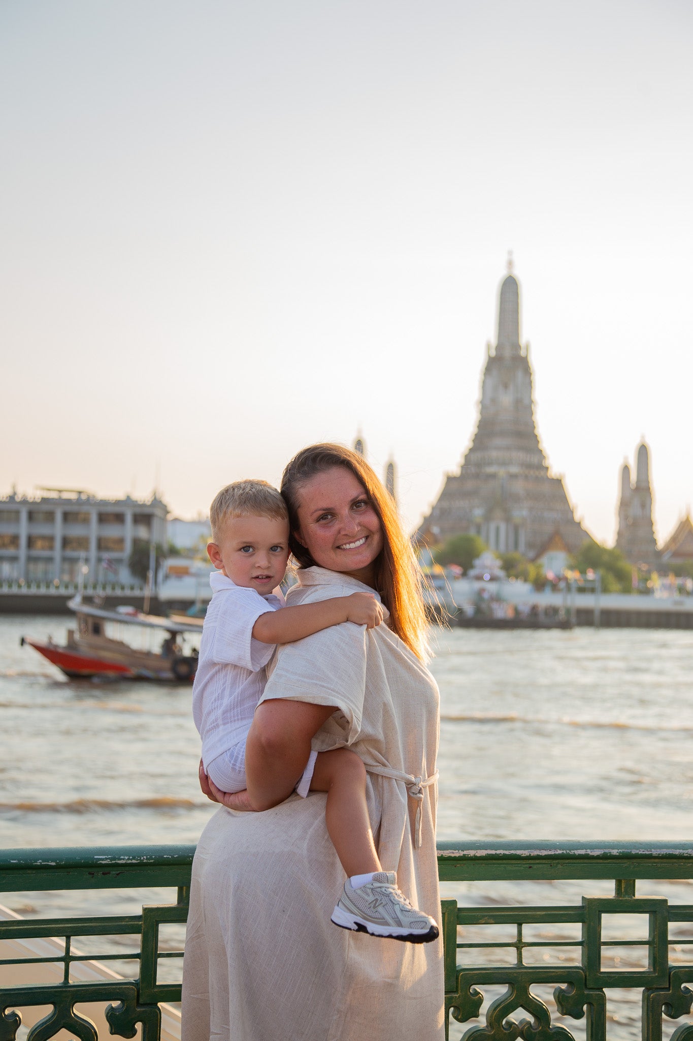 Family Wat Pho (no retouching)