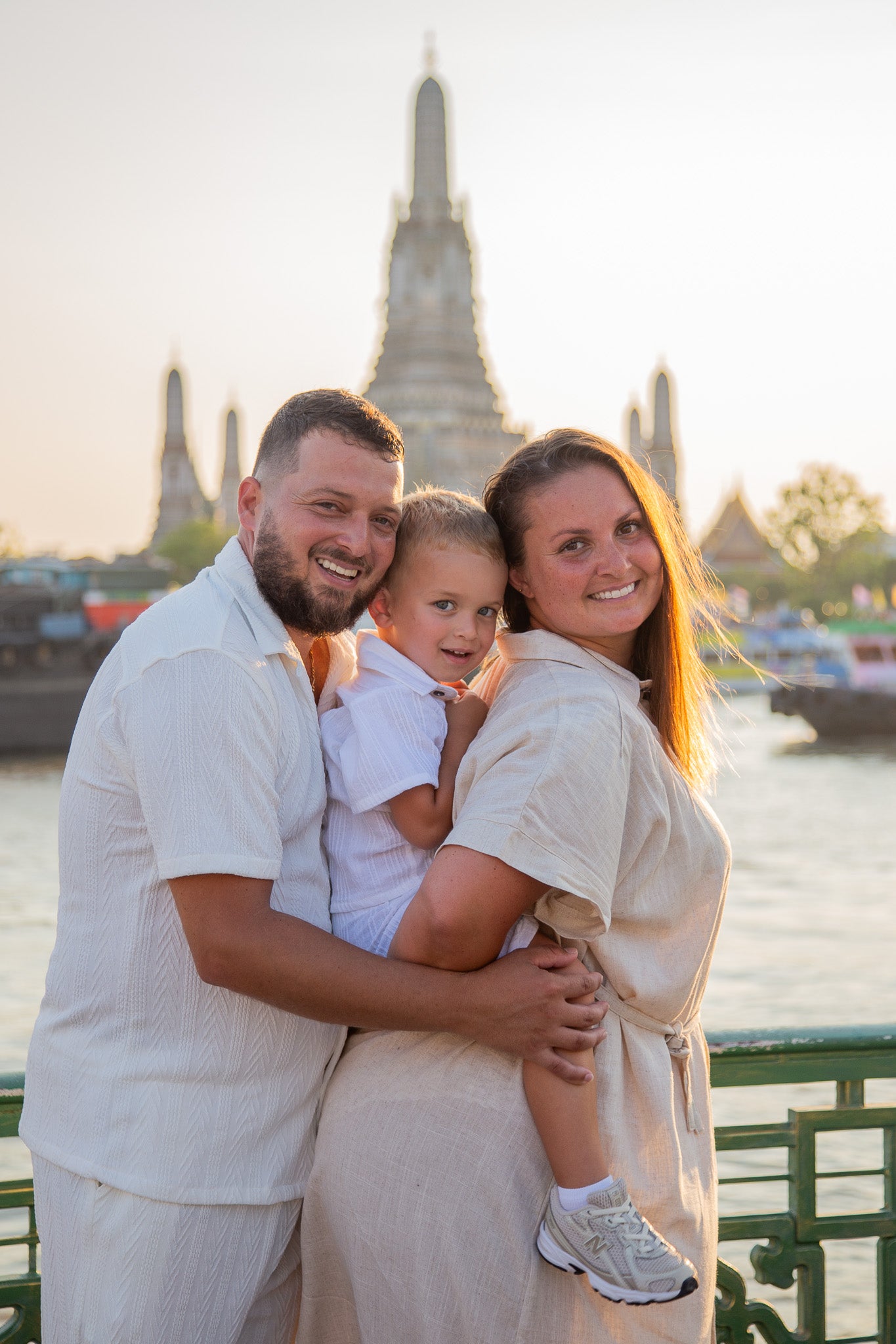 Family Wat Pho (no retouching)