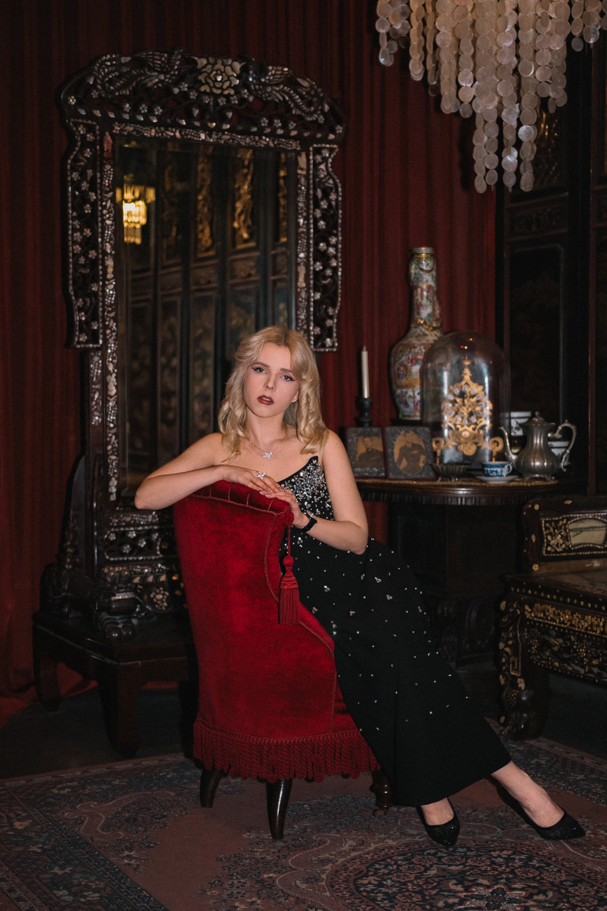 A couple in Qilin Bangkok Photoshoot