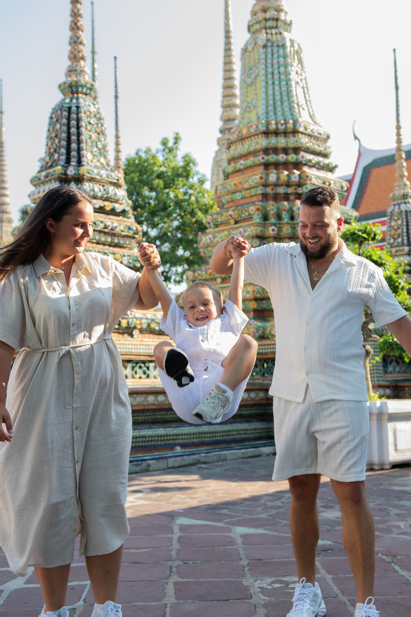Family Wat Pho (no retouching)