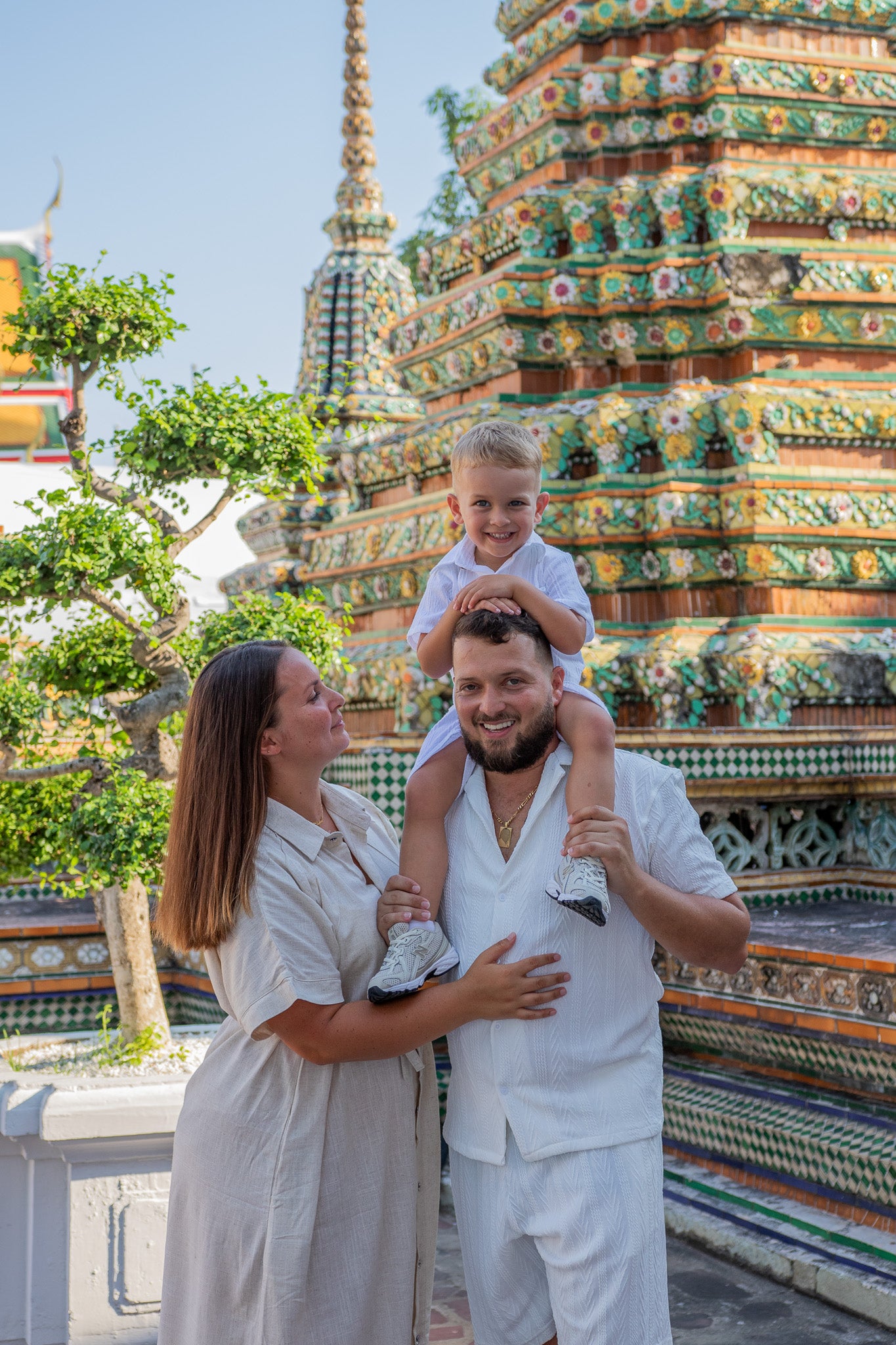 Family Wat Pho (no retouching)