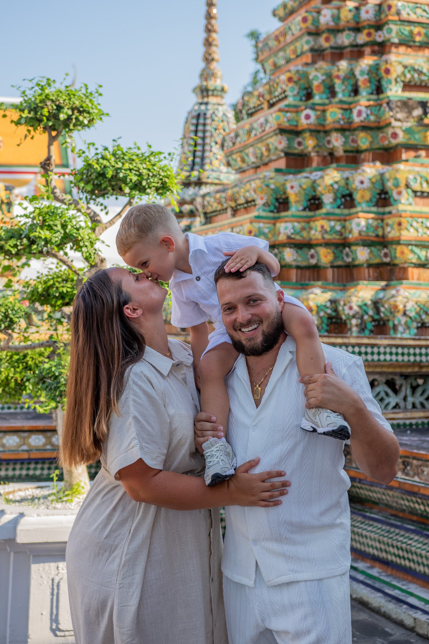 Family Wat Pho (no retouching)
