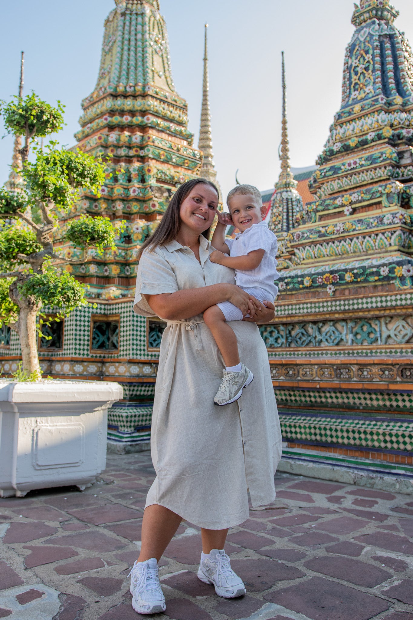 Family Wat Pho (no retouching)
