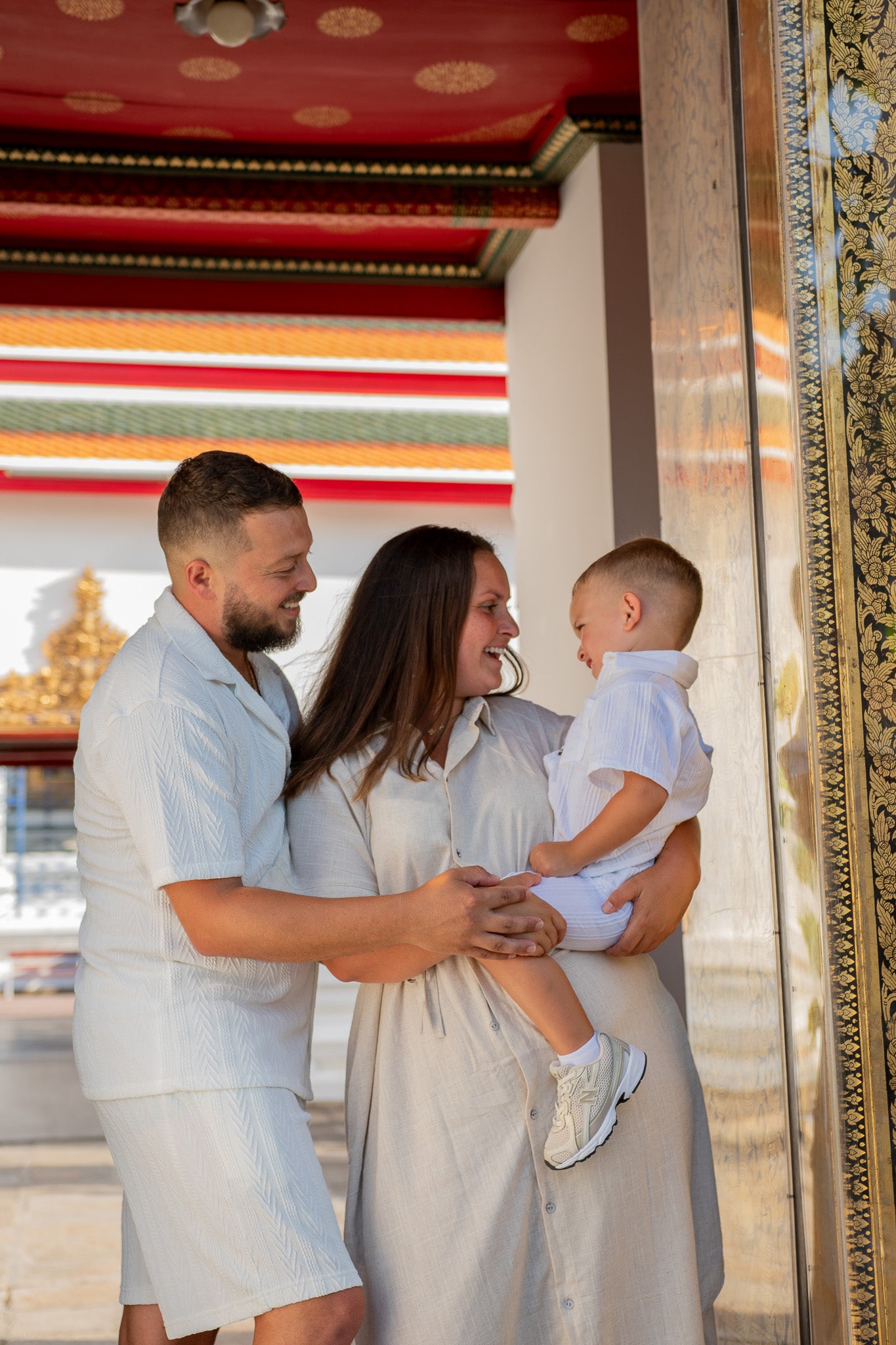 Family Wat Pho (no retouching)