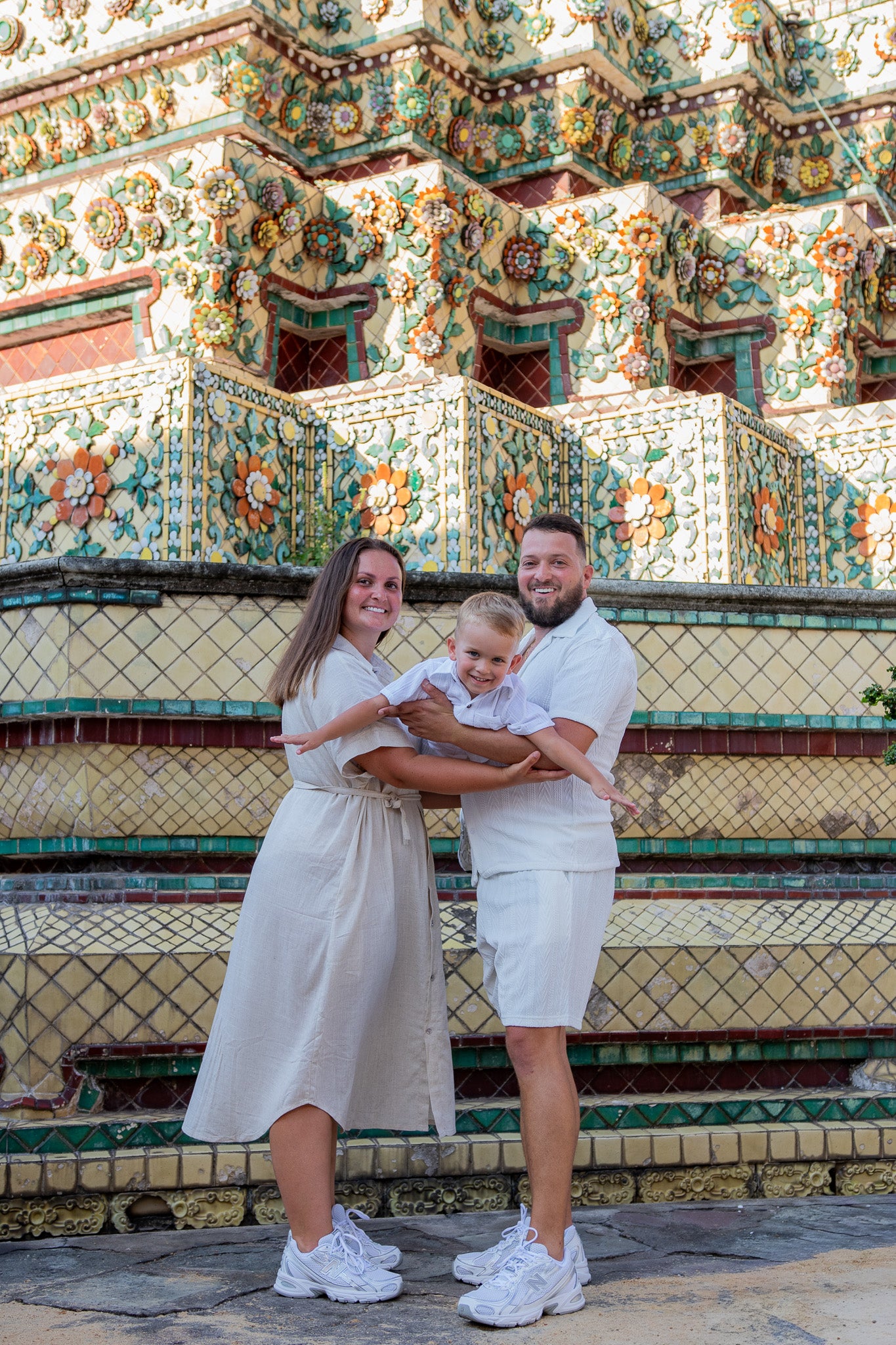 Family Wat Pho (no retouching)