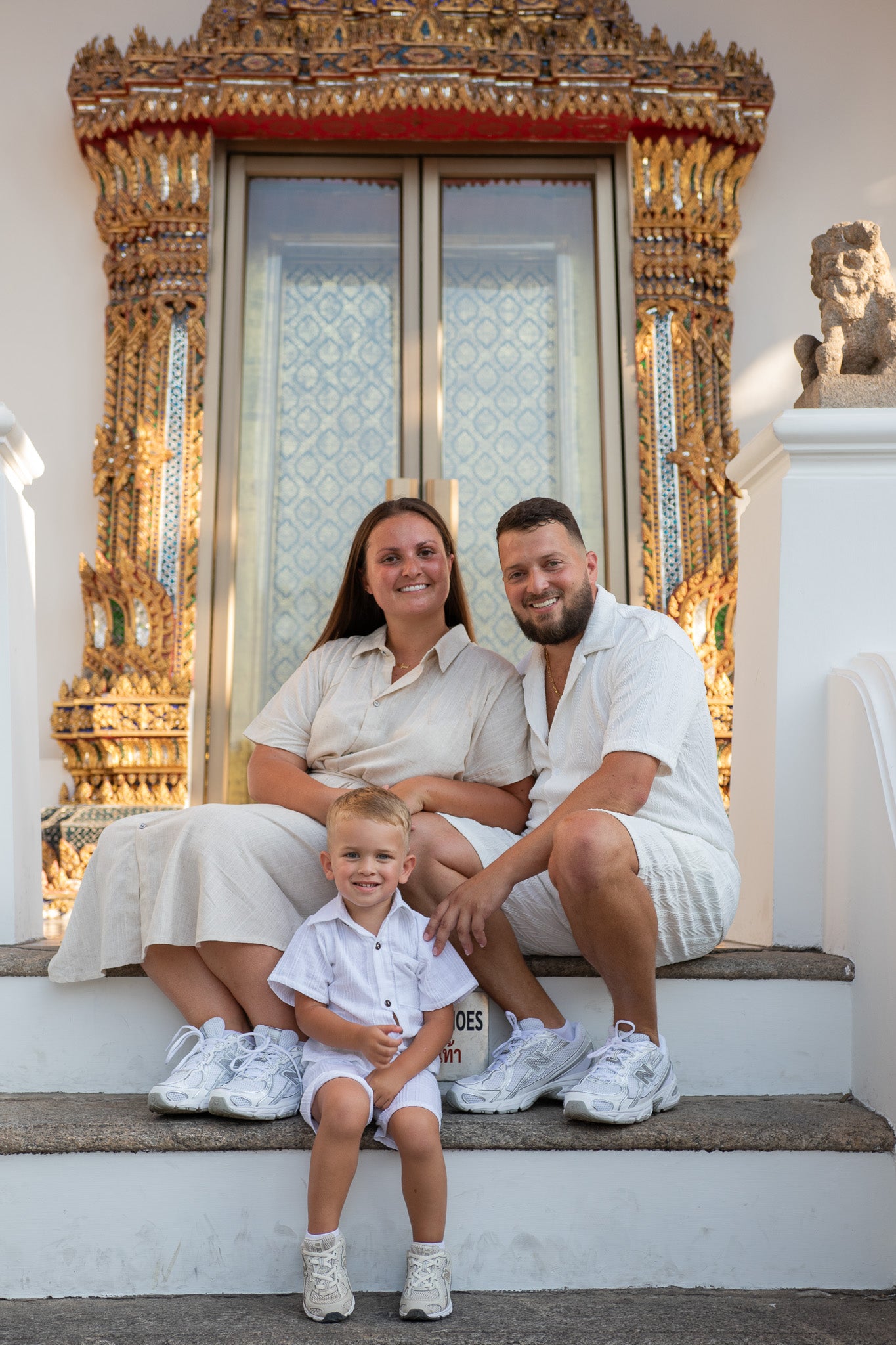 Family Wat Pho (no retouching)