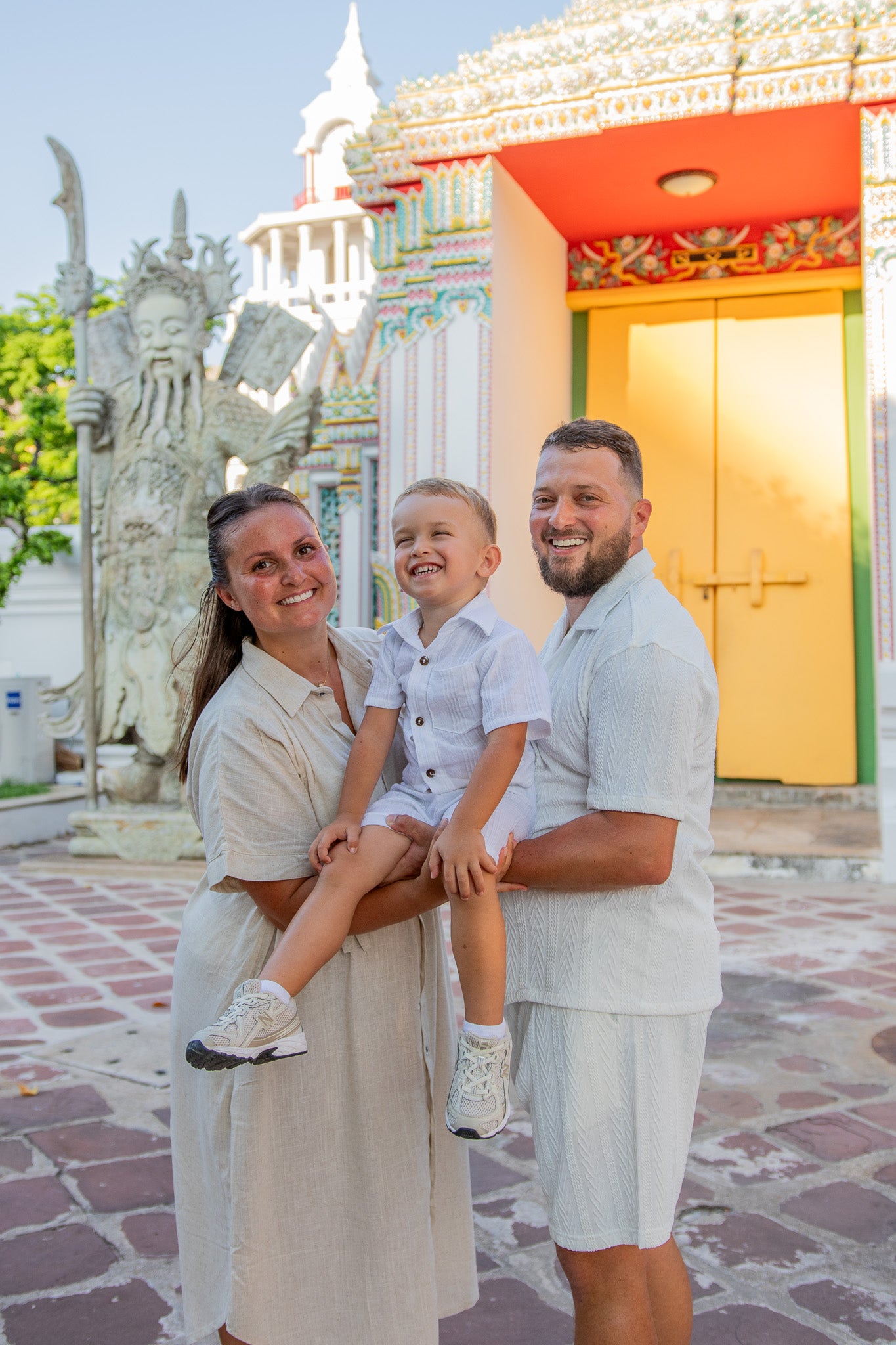 Family Wat Pho (no retouching)
