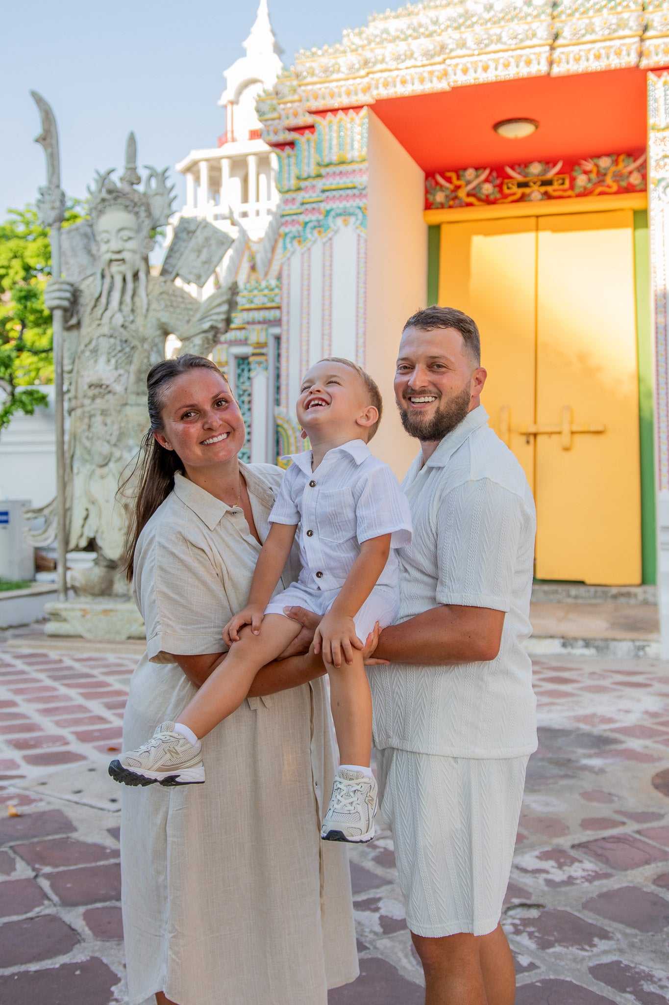 Family Wat Pho (no retouching)