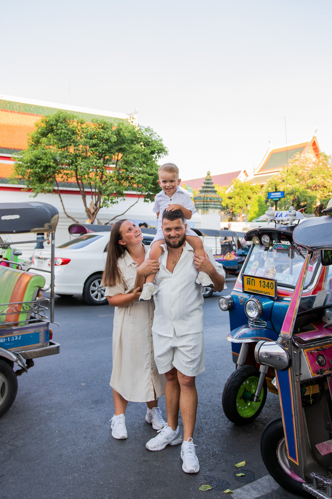 Family Wat Pho (no retouching)